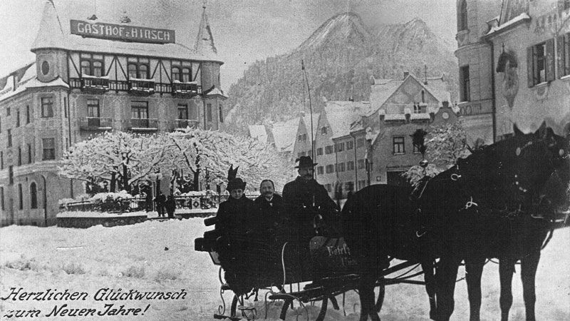 ca. 1920 - Pferdeschlitten im Winter vor dem Hotel