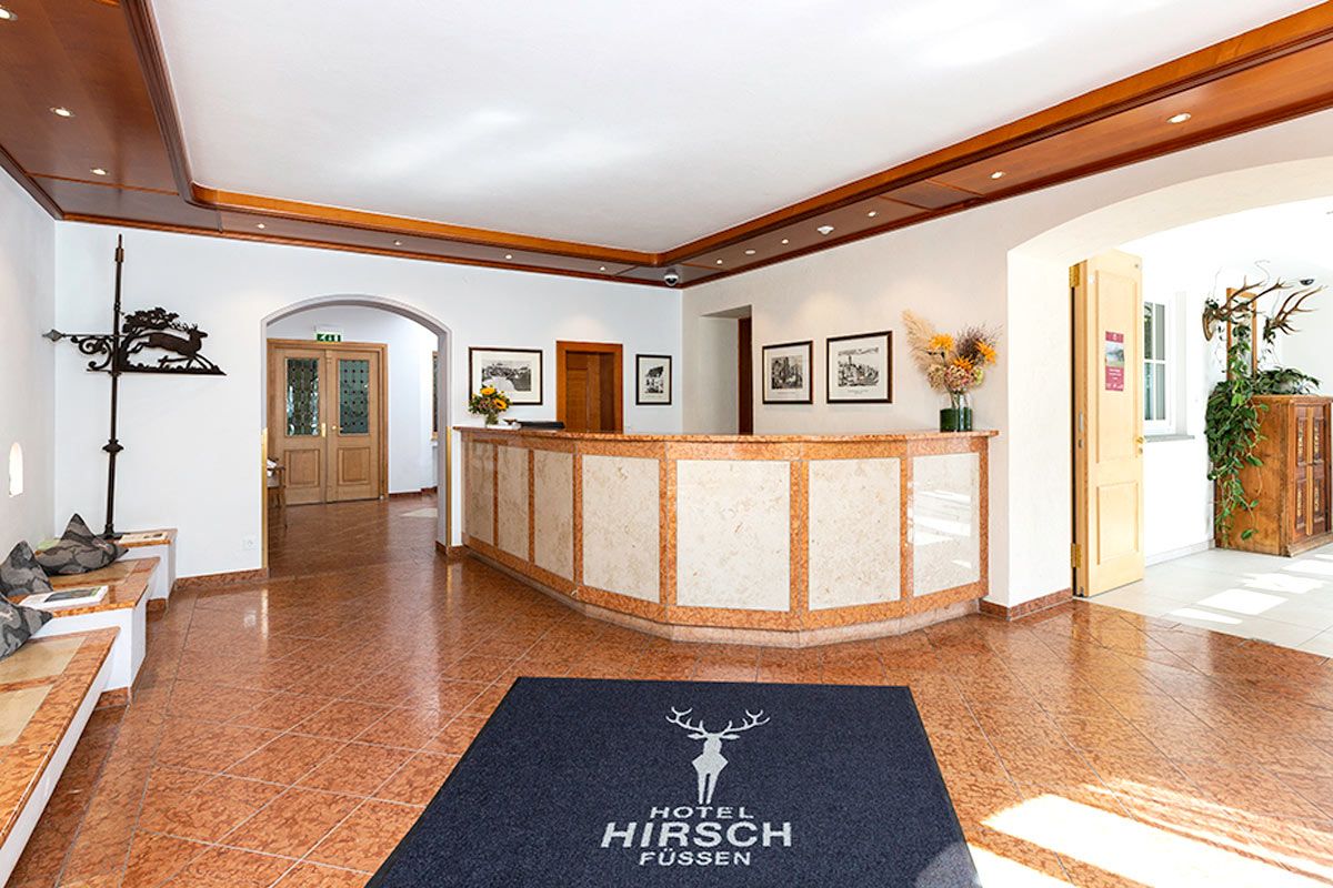 Rezeption Hotel Hirsch Fuessen