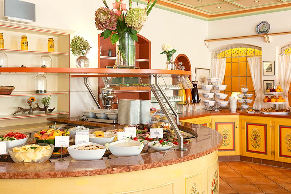 Breakfast buffet Hotel Hirsch